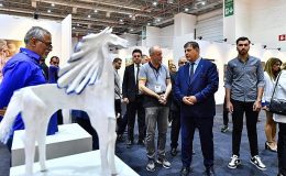 İzmirliler’den Sanat ve Antika Fuarı’na yoğun ilgi