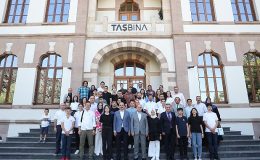 Vali Özkan ve Başkan Altay LGS’de Türkiye Birincisi Olan Konyalı Öğrencilerle Buluştu